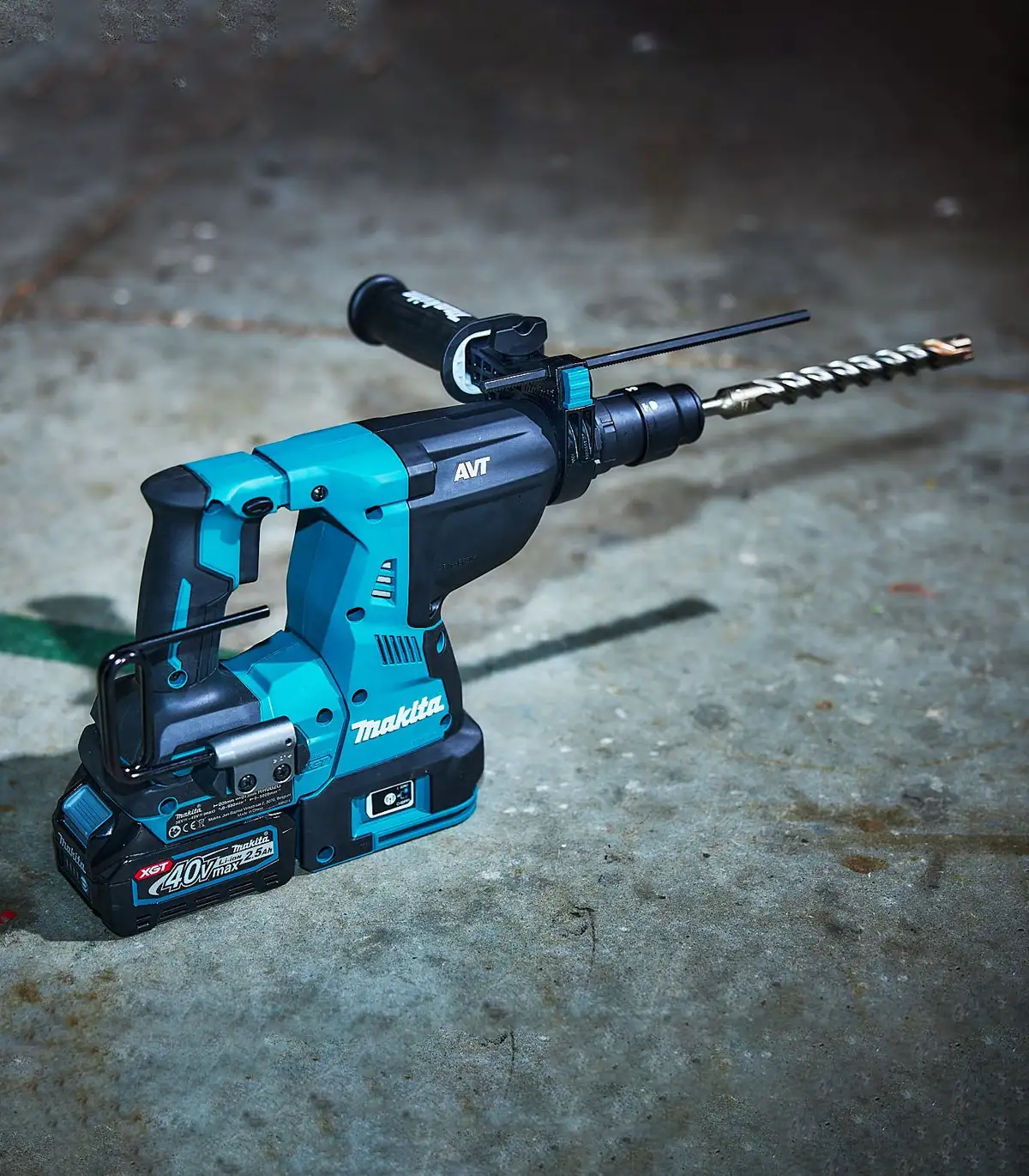 XGT MAKITA 40V - Akumulatorska bušilica-čekić 40V, 28mm HR002GM201