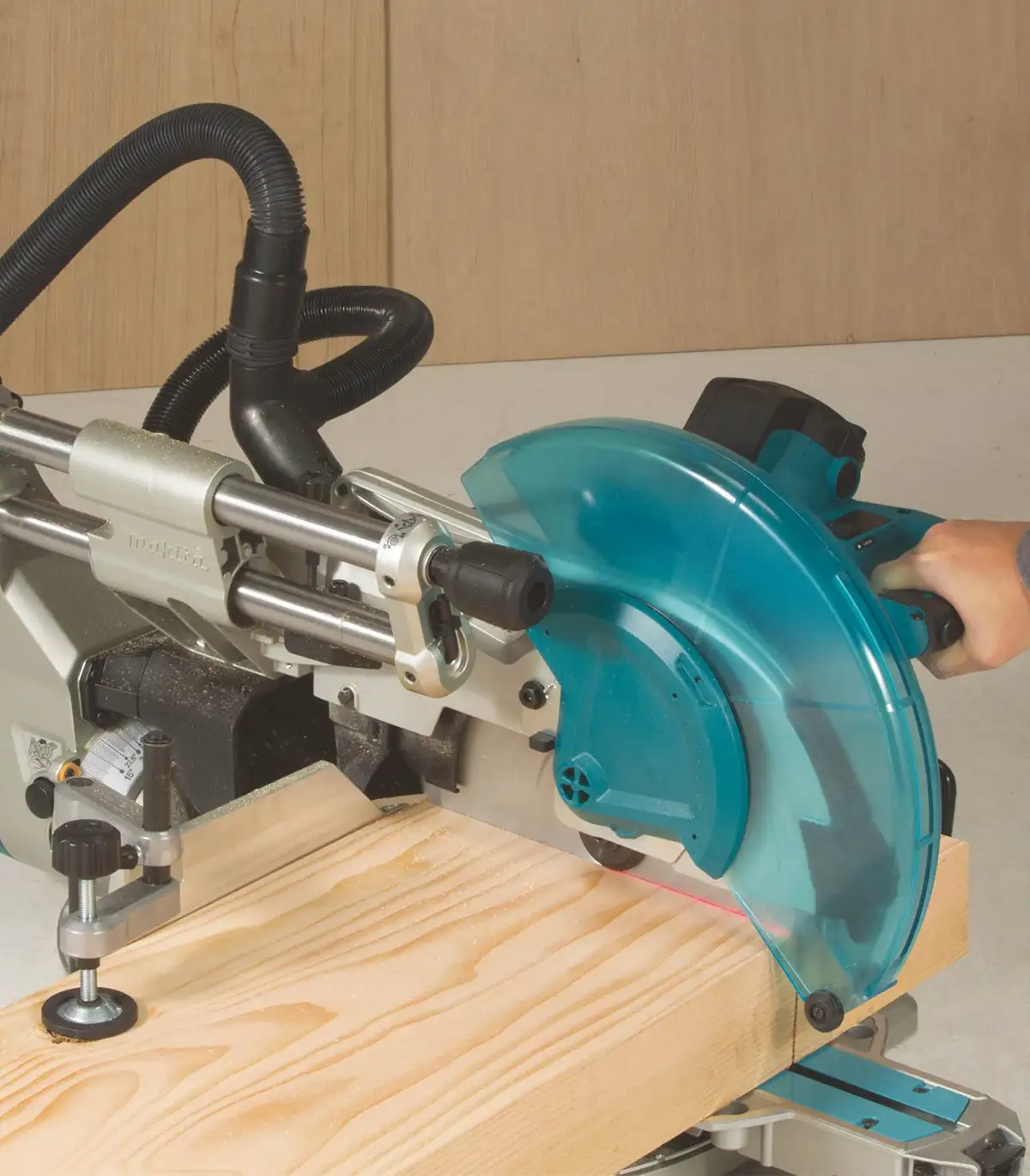 Makita - Potezno-nagibna pila LS1219L