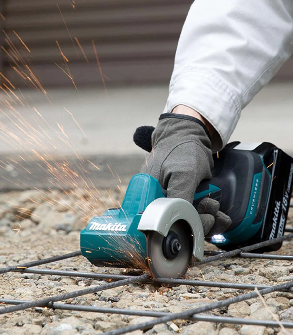 Makita - Akumulatorski kompaktni rezač DMC300Z SOLO